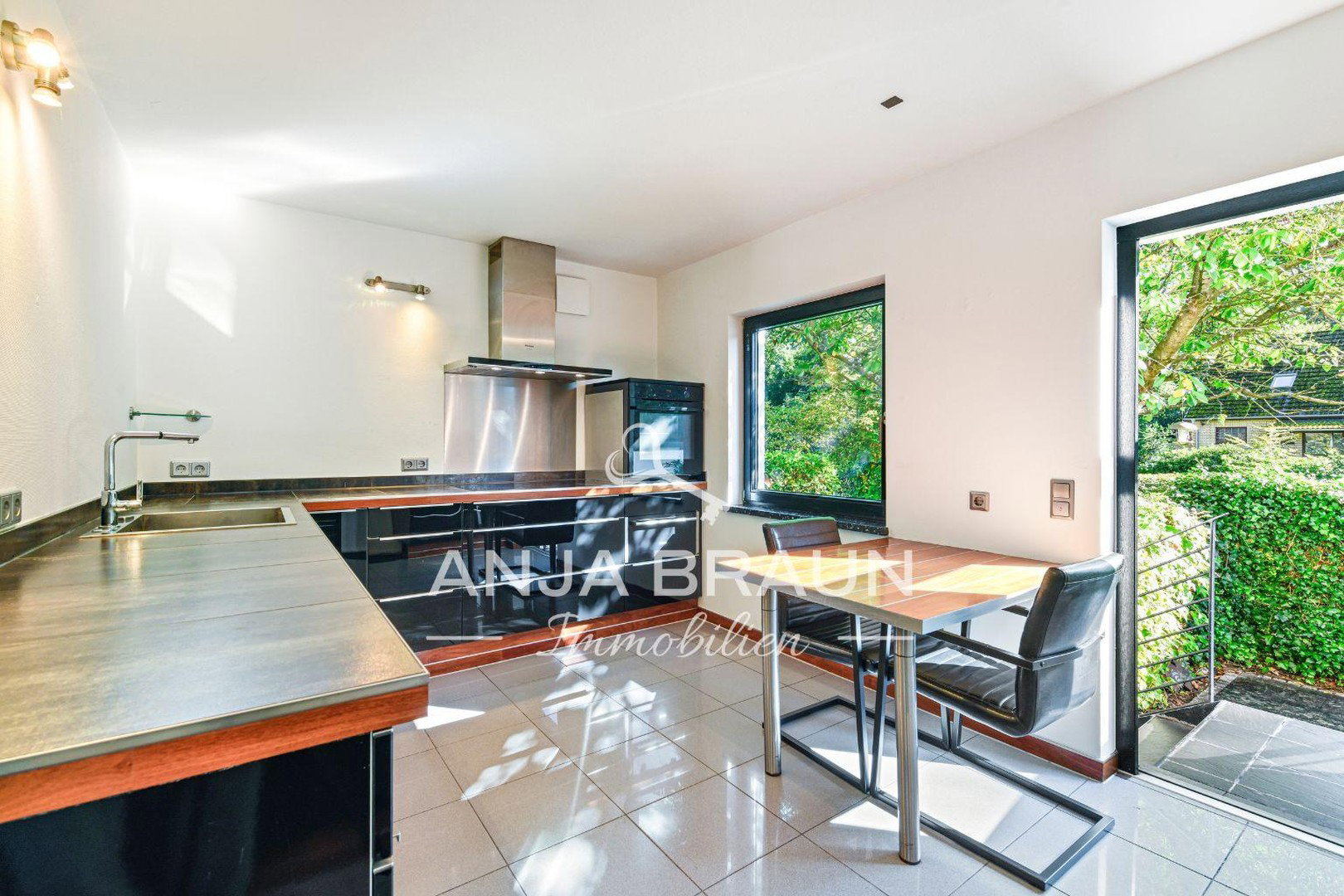 Foto 4 von 12 — Freistehend in Schnelsen | ca. 247 m² Wohn- u. Nutzfläche