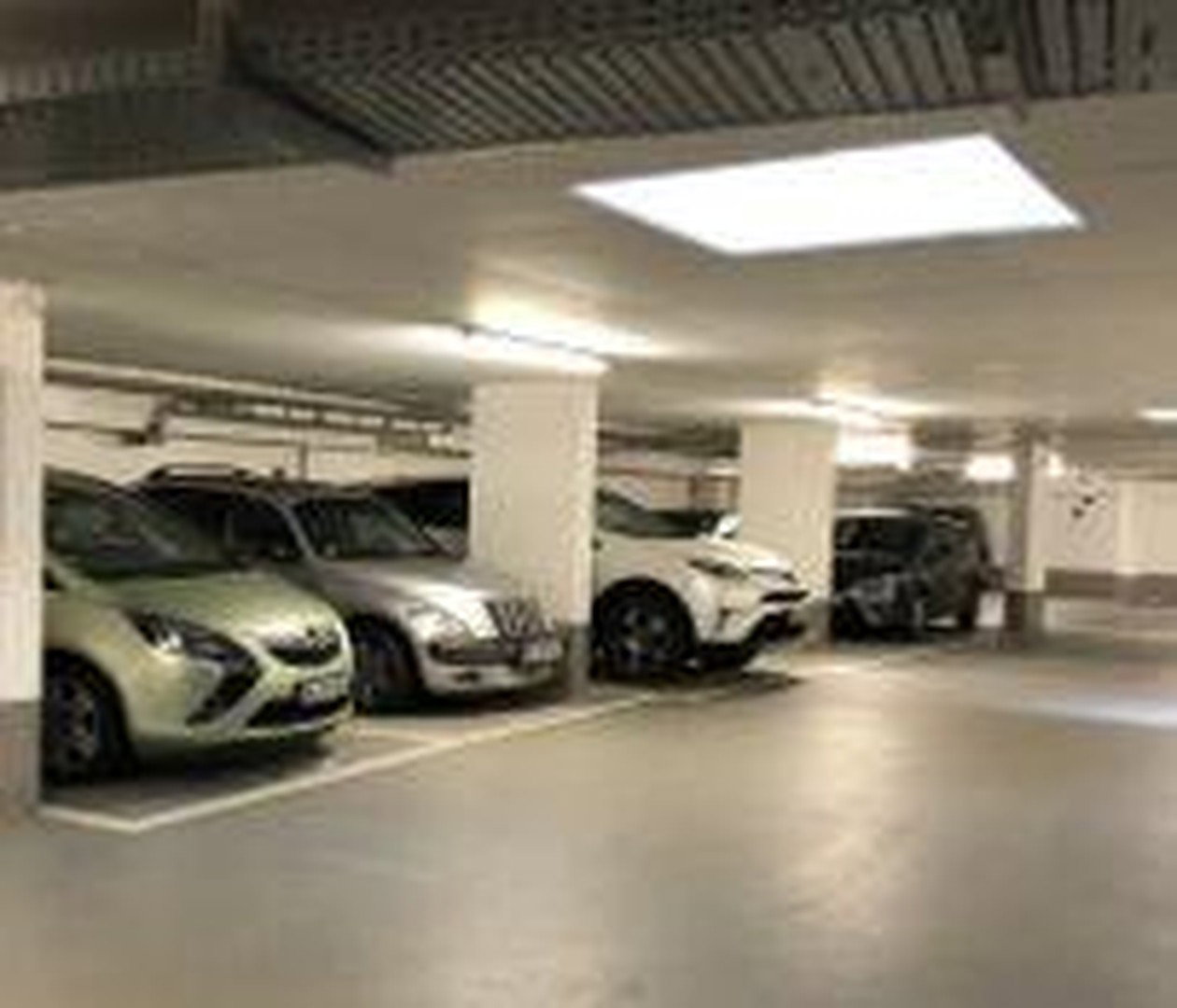 Foto 2 von 4 — Tiefgaragenstellplatz zu verkaufen