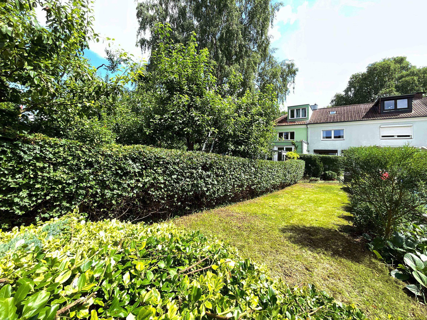 Foto 9 von 9 — Drei Ebenen, viel Freiraum – renoviertes Reihenmittelhaus mit Garten - sofort bezugsfrei