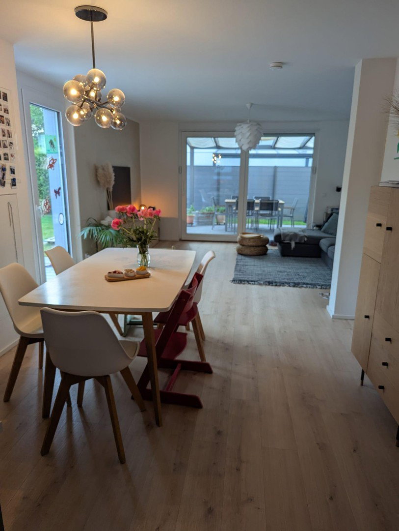 Foto 11 von 12 — Von Privat: Neuwertiges Reihenendhaus in Familienstraße