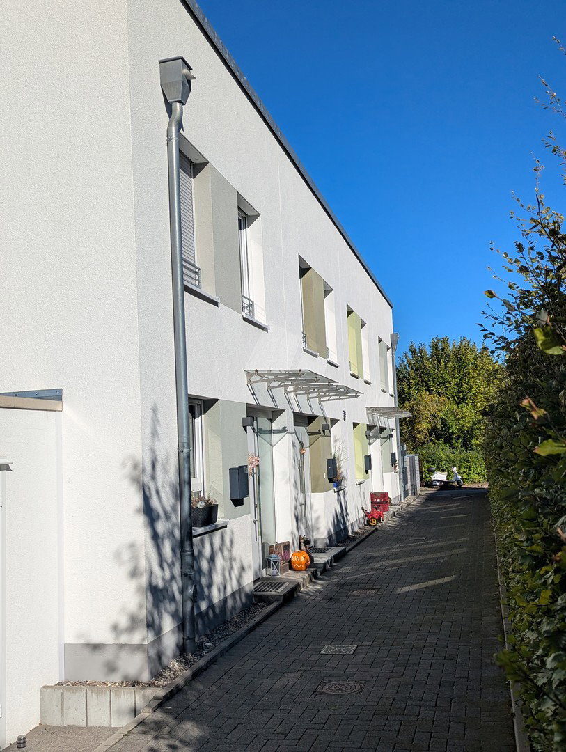 Foto 2 von 12 — Von Privat: Neuwertiges Reihenendhaus in Familienstraße