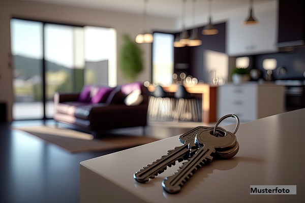 Foto 1 von 1 — Freistehendes Einfamilienhaus mit Einliegerwohnung im guten Zustand