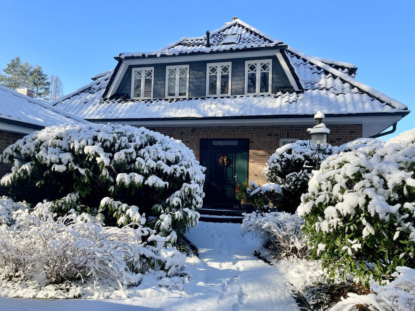 Foto 1 von 12 — OHNE MAKLER: Stilvolles, top gepflegtes Einfamilienhaus in Lemsahl-Mellingstedt