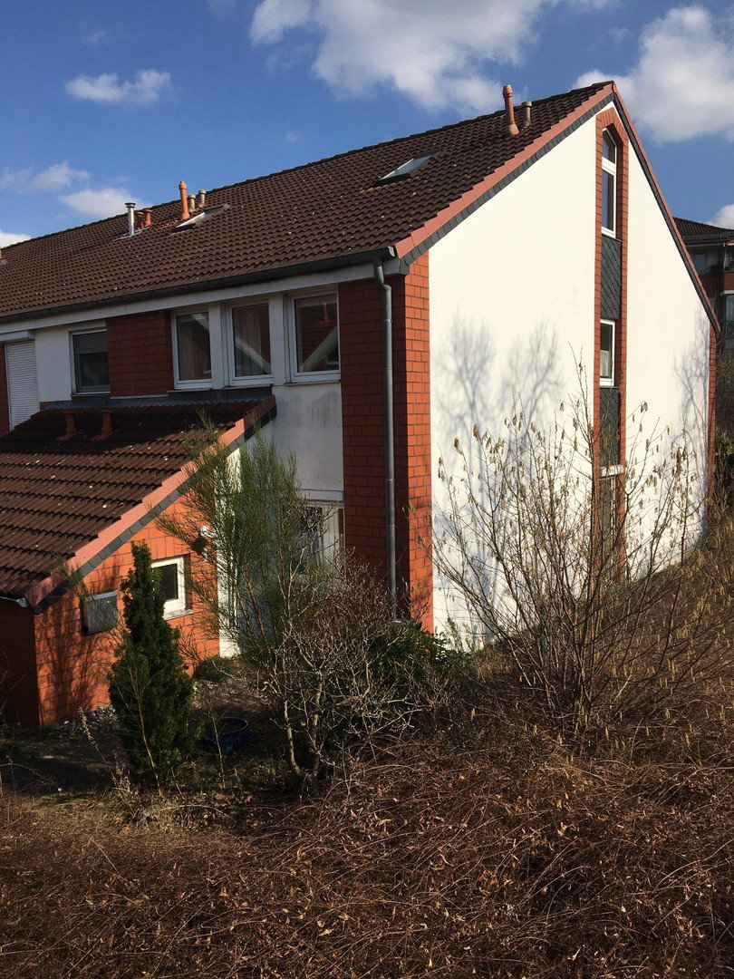 Foto 1 von 12 — 120 m² Reihenendhaus mit Garage BJ 1991 in Bremen-Kattenturm