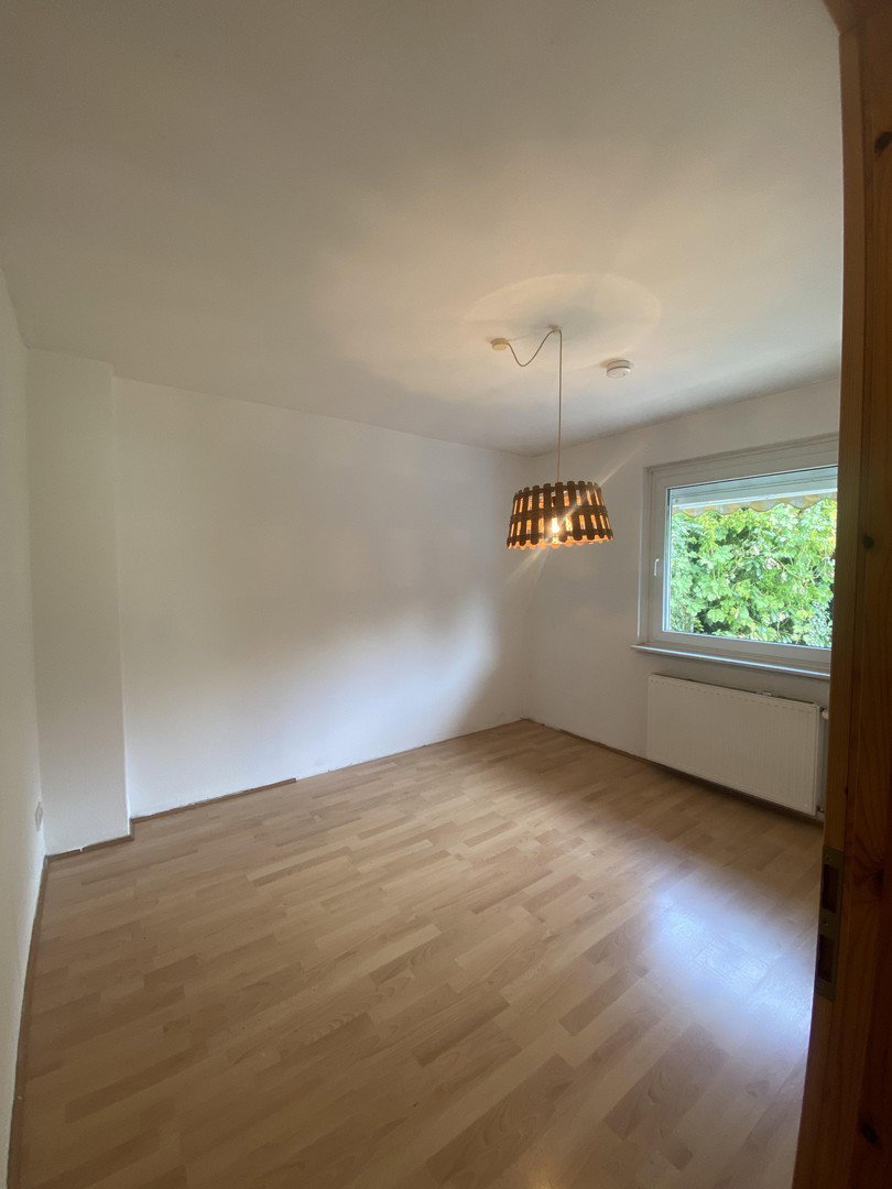 Foto 8 von 12 — Freie Charmante Doppelhaushälfte mit großem Garten – Ideal für Familien oder Mehrgenerationenwohnen