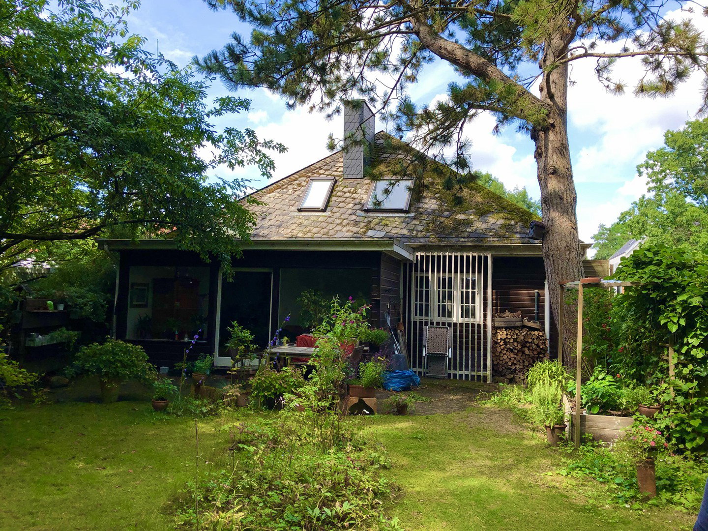Foto 1 von 12 — Nicht die übliche Kiste: Wohnhaus und Bungalow direkt am Alsterpark zum Selbstnutzen oder Vermieten