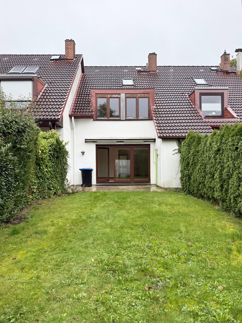 Foto 2 von 12 — Gepflegtes Reihenhaus mit ausgebautem Dachgeschoss in Hamburg-Sasel