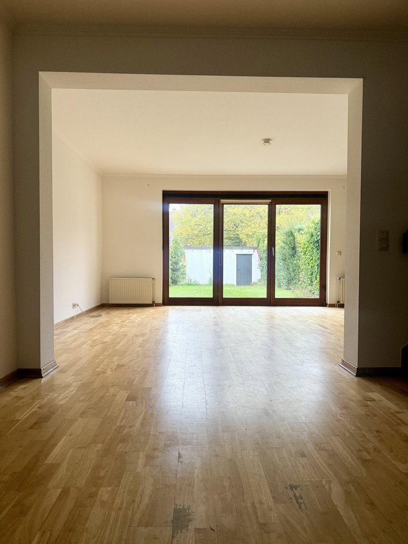 Foto 1 von 12 — Gepflegtes Reihenhaus mit ausgebautem Dachgeschoss in Hamburg-Sasel