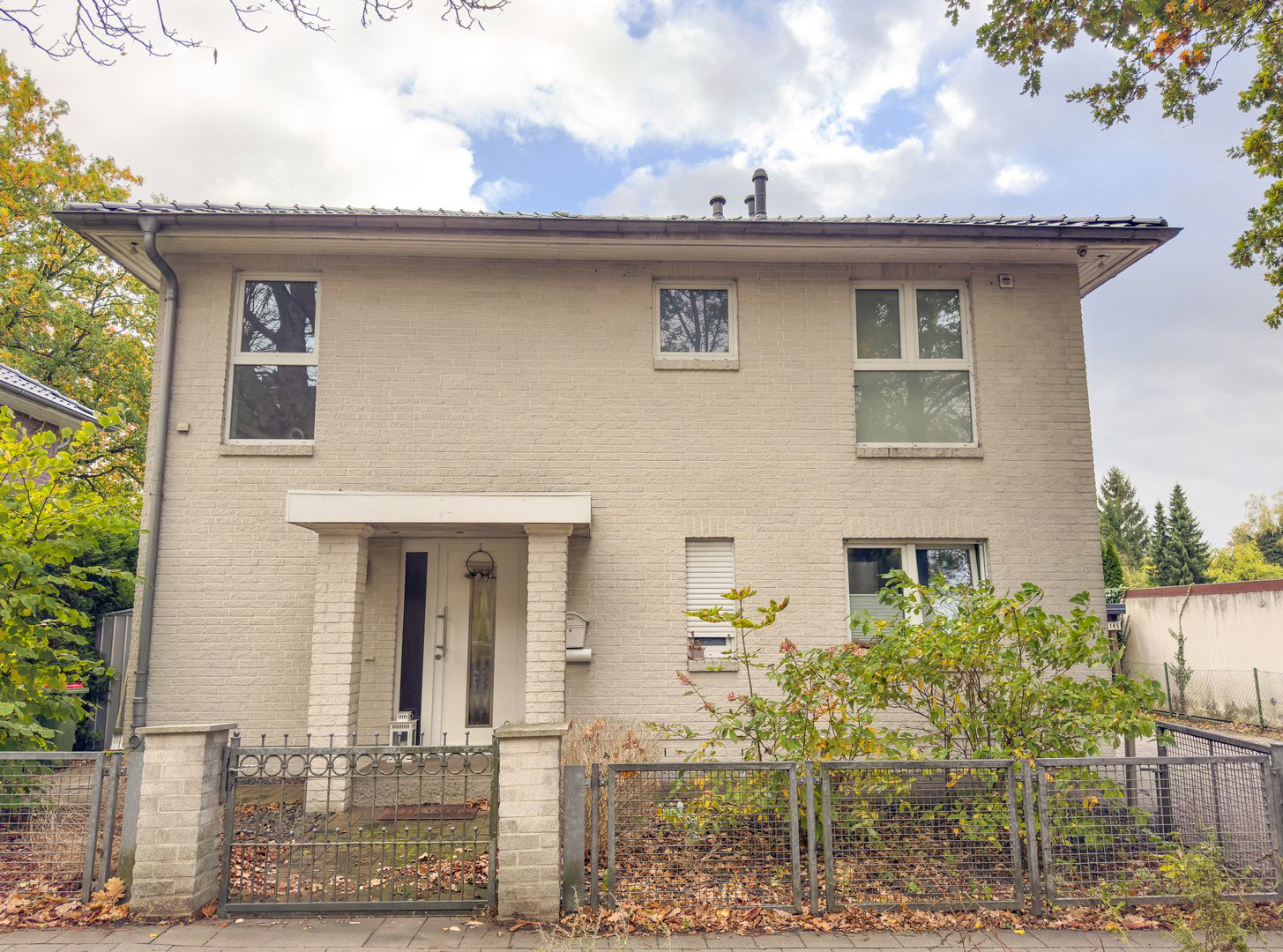 Foto 2 von 3 — Mehr als ein Haus. Ein Ort zum Wohlfühlen. Hier ist Platz fürs Leben