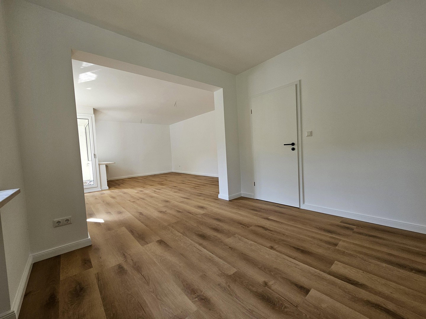 Foto 10 von 12 — Frisch saniert! 2,5-Zi.-Wohnung mit Südloggia & TG provisionsfrei, Sasel