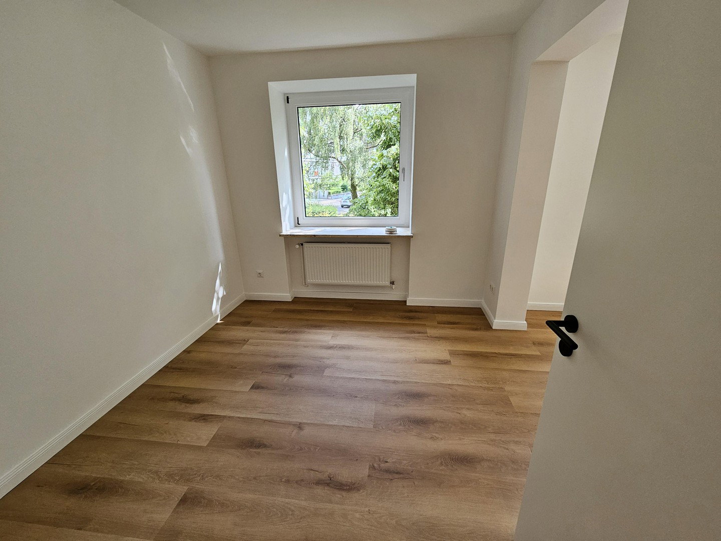 Foto 9 von 12 — Frisch saniert! 2,5-Zi.-Wohnung mit Südloggia & TG provisionsfrei, Sasel