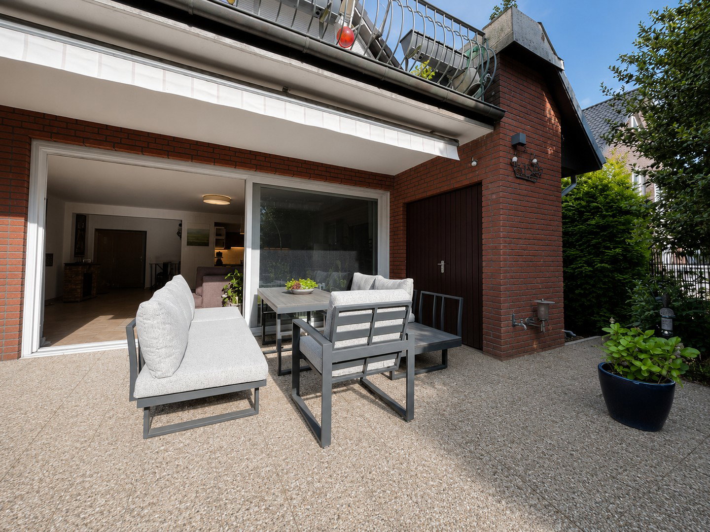 Foto 2 von 8 — Haus-im-Haus-Charakter mit 30m² Terrasse in ruhiger Lage in Hamburg-Bramfeld
