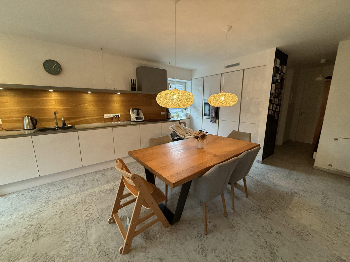 Foto 2 von 12 — Haus im Haus - Helle moderne Maisonettewohnung in Top-Lage mit TG-Stellplatz