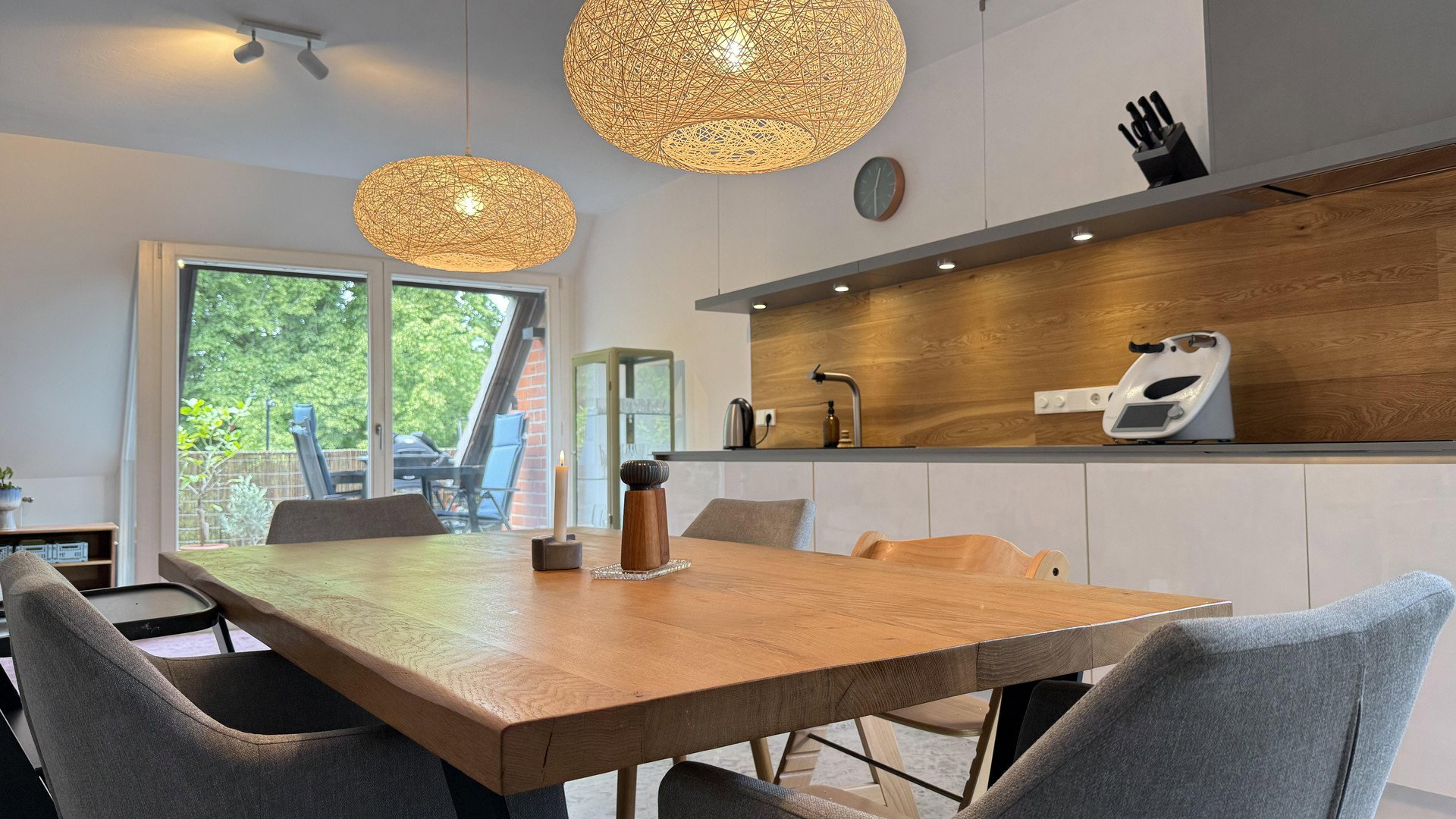 Foto 1 von 12 — Haus im Haus - Helle moderne Maisonettewohnung in Top-Lage mit TG-Stellplatz