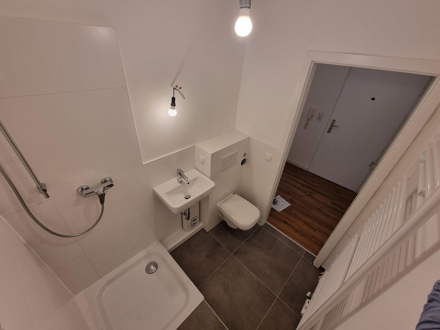Foto 1 von 12 — Frisch sanierte 1-Zimmer-Wohnung mit Terrasse