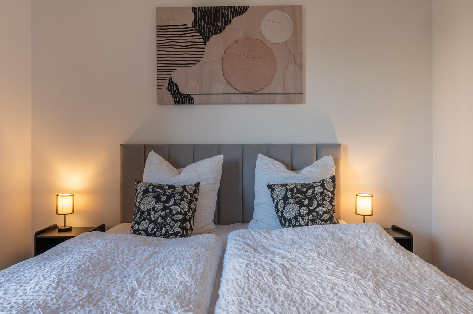 Foto 3 von 9 — Bezugsfreie Erdgeschosswohnung mit Weserblick in 1. Reihe – aktuell Ferienwohnung
