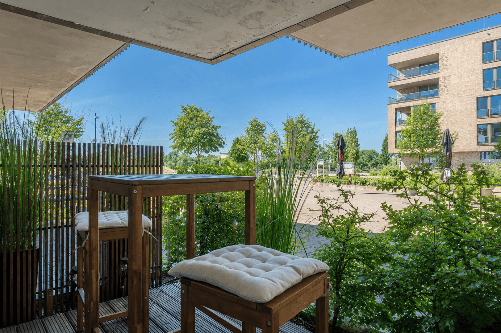 Foto 8 von 9 — Bezugsfreie Erdgeschosswohnung mit Weserblick in 1. Reihe – aktuell Ferienwohnung