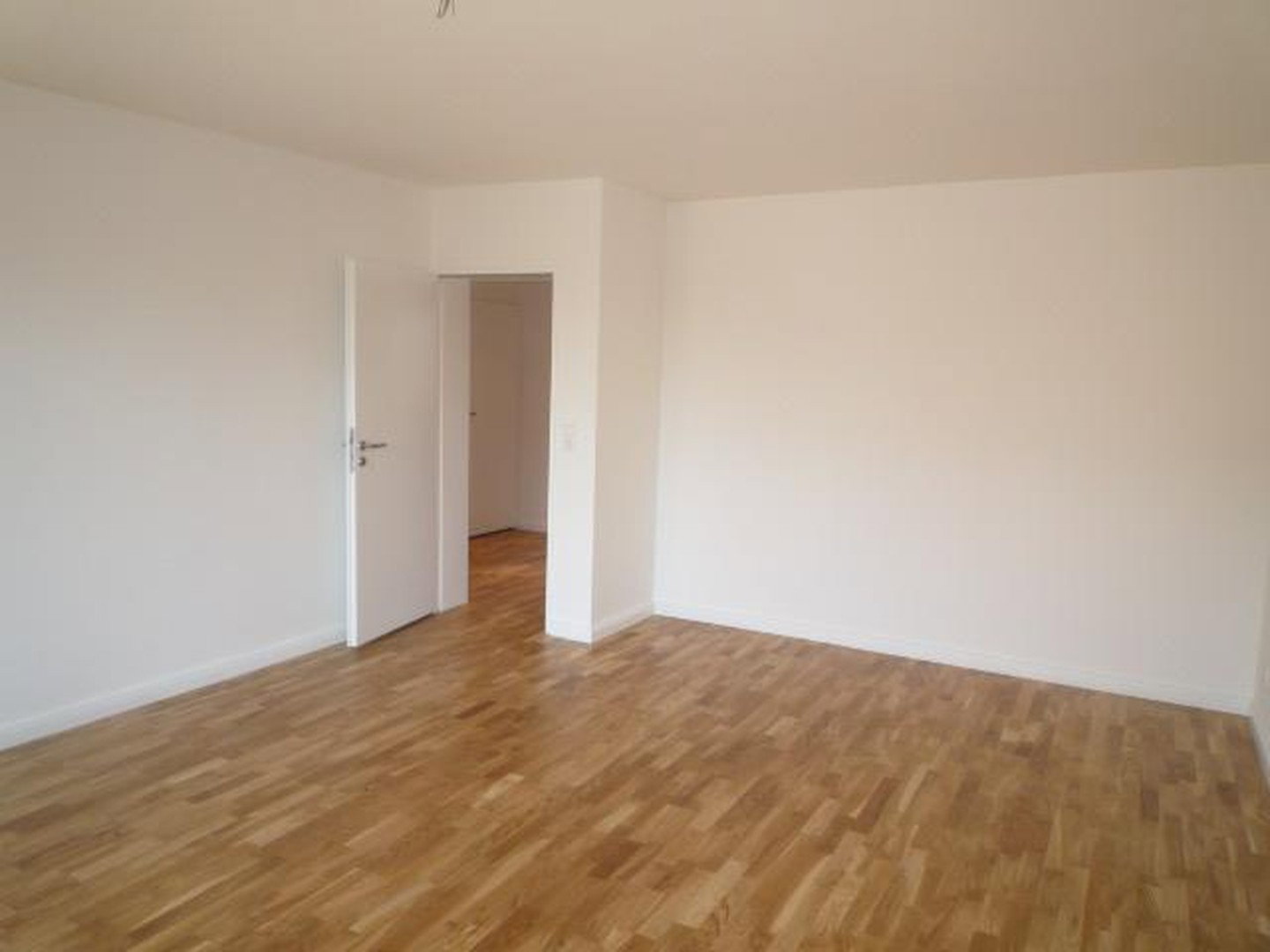 Foto 5 von 12 — Helle 3-Zimmer-Wohnung mit Balkon & TG Stellplatz in HH-Hohenfelde - top vermietet