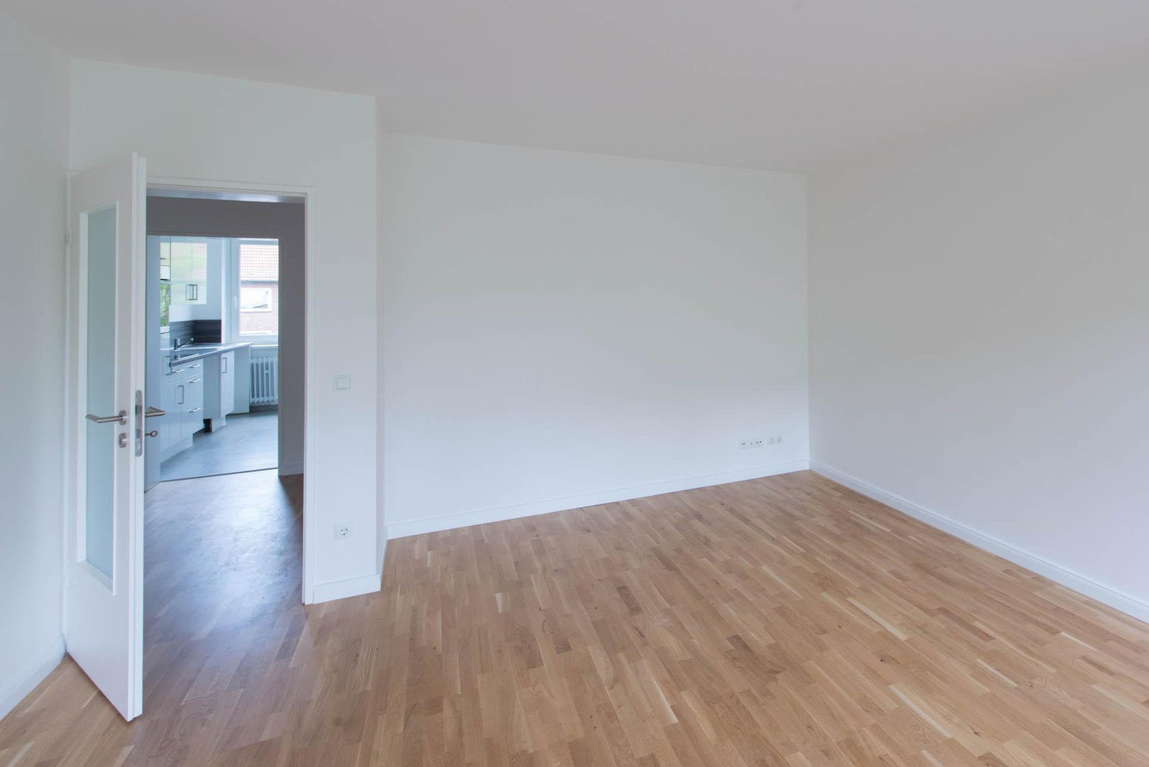 Foto 1 von 12 — Helle 3-Zimmer-Wohnung mit Balkon & TG Stellplatz in HH-Hohenfelde - (frei lieferbar)