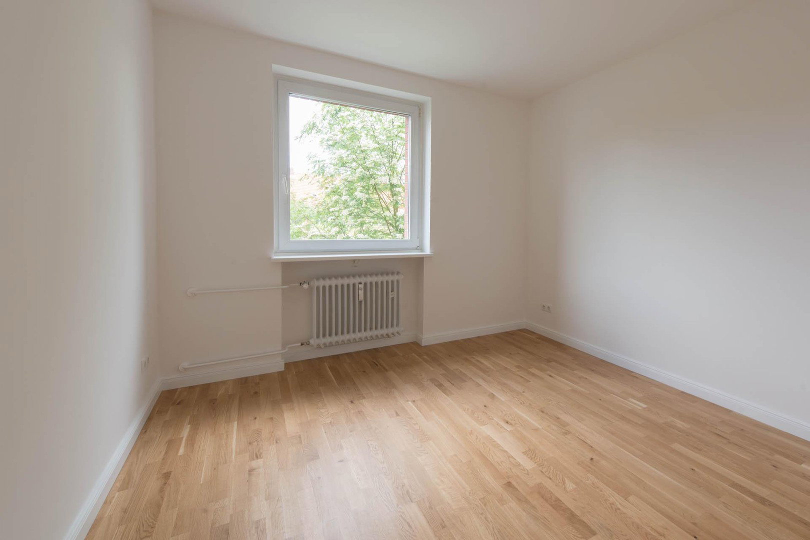 Foto 7 von 12 — Helle 3-Zimmer-Wohnung mit Balkon & TG Stellplatz in HH-Hohenfelde - (frei lieferbar)