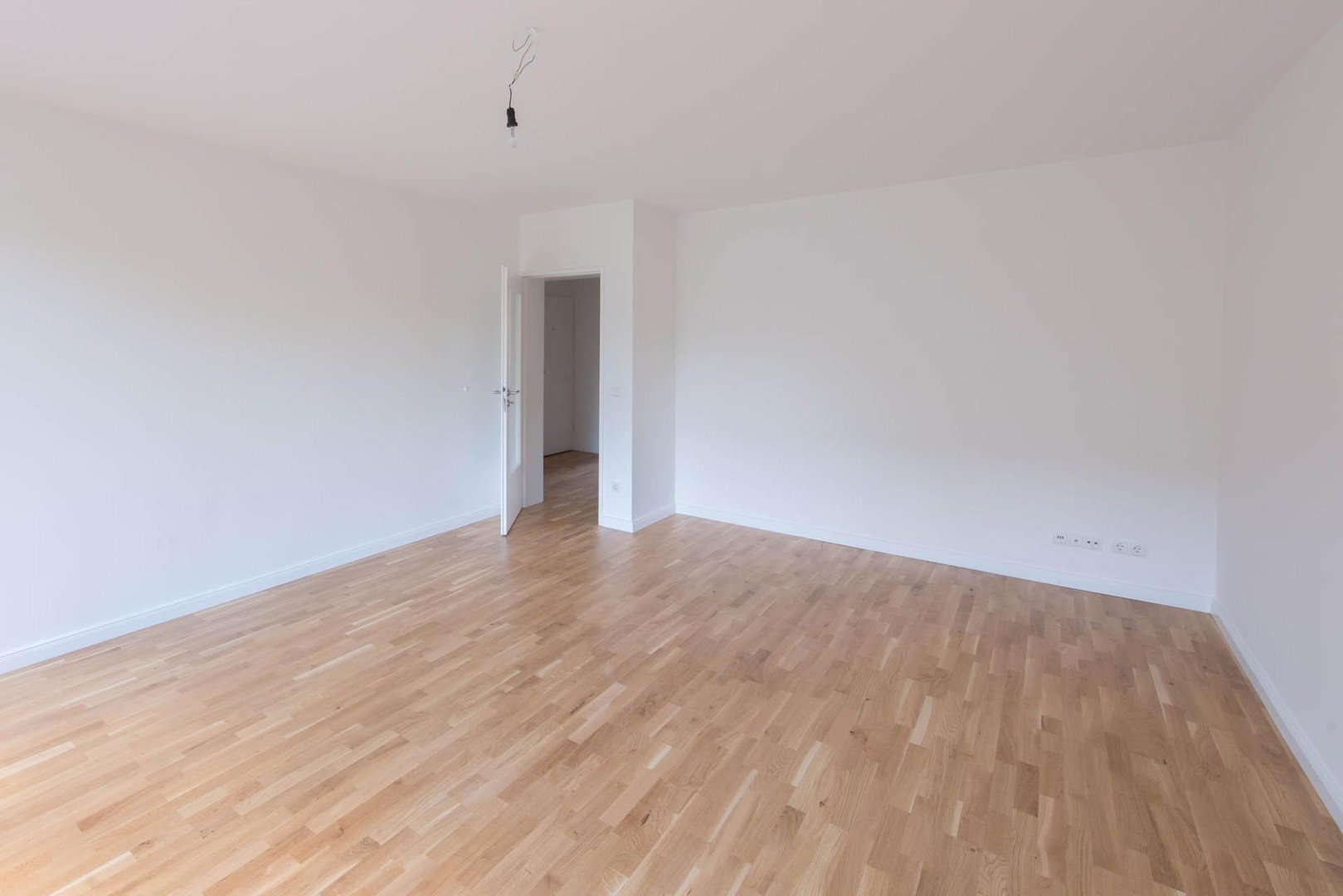 Foto 2 von 12 — Helle 3-Zimmer-Wohnung mit Balkon & TG Stellplatz in HH-Hohenfelde - (frei lieferbar)