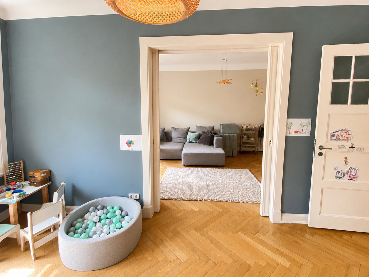 Foto 5 von 12 — Stilvoller Familienaltbau | 117 m² | 4,5 Zimmer | Garage | Loggia | Blick ins Grüne | Tarpenbek