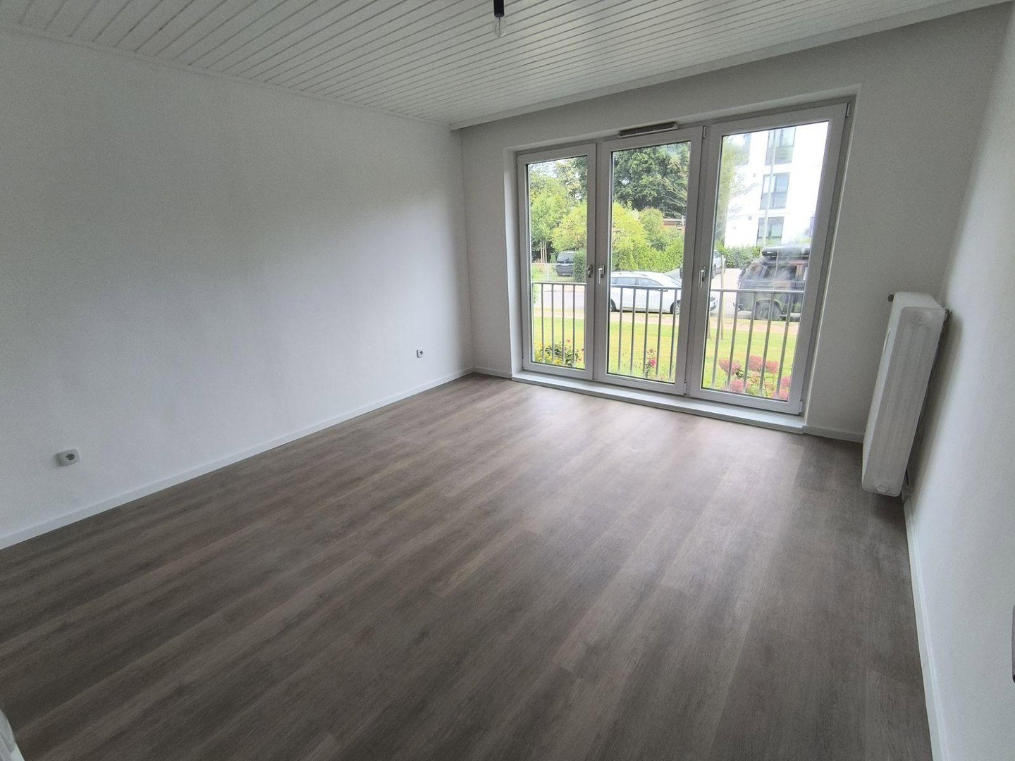 Foto 2 von 12 — Frisch renovierte 3 Zi. sonnige Whg 650m vom Tibarg entfernt