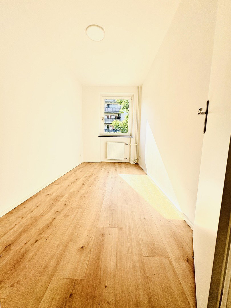 Foto 5 von 12 — Wohnen wie im eigenen Haus – renovierte 3 -Zimmer Wohnung mit großer Terrasse & Garten