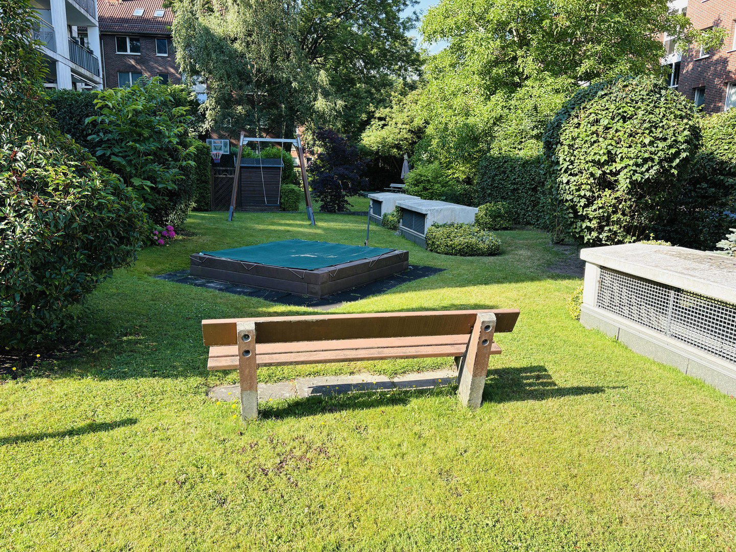 Foto 10 von 12 — Wohnen wie im eigenen Haus – renovierte 3 -Zimmer Wohnung mit großer Terrasse & Garten