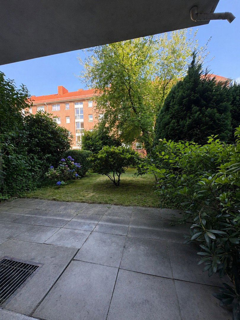 Foto 11 von 12 — Wohnen wie im eigenen Haus – renovierte 3 -Zimmer Wohnung mit großer Terrasse & Garten