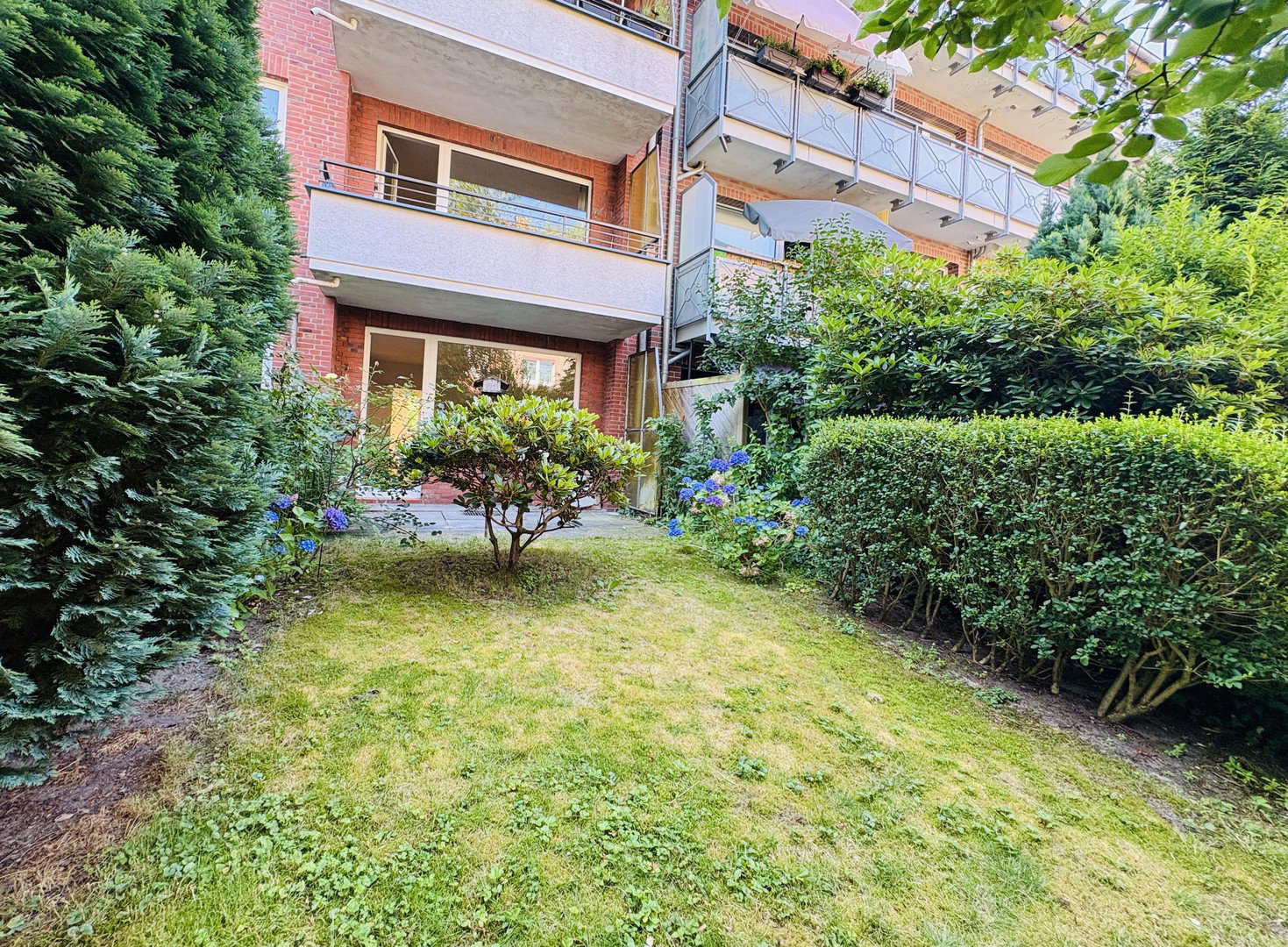 Foto 12 von 12 — Wohnen wie im eigenen Haus – renovierte 3 -Zimmer Wohnung mit großer Terrasse & Garten
