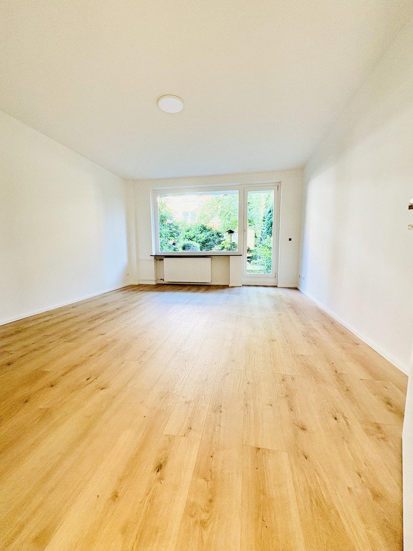 Foto 1 – Wohnen wie im eigenen Haus – renovierte 3 -Zimmer Wohnung mit großer Terrasse & Garten