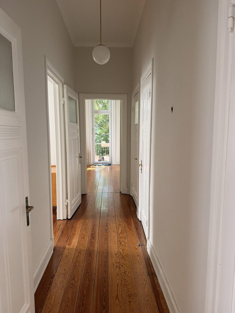 Foto 3 von 10 — Hohenfelde – Moderne 4-Zimmer-Wohnung mit großzügiger Wohnlounge und Balkon ins Grüne