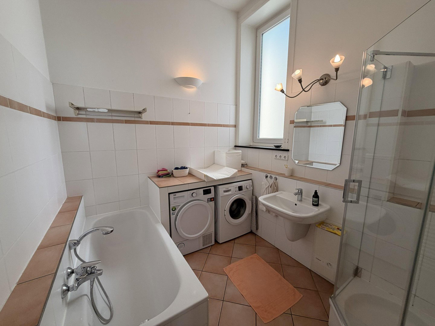 Foto 7 von 10 — Hohenfelde – Moderne 4-Zimmer-Wohnung mit großzügiger Wohnlounge und Balkon ins Grüne