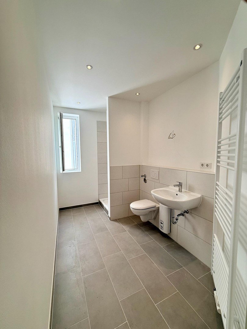Foto 11 von 12 — Charmante 2-Zimmer-Wohnung mit Altbauflair – kernsaniert & sofort verfügbar