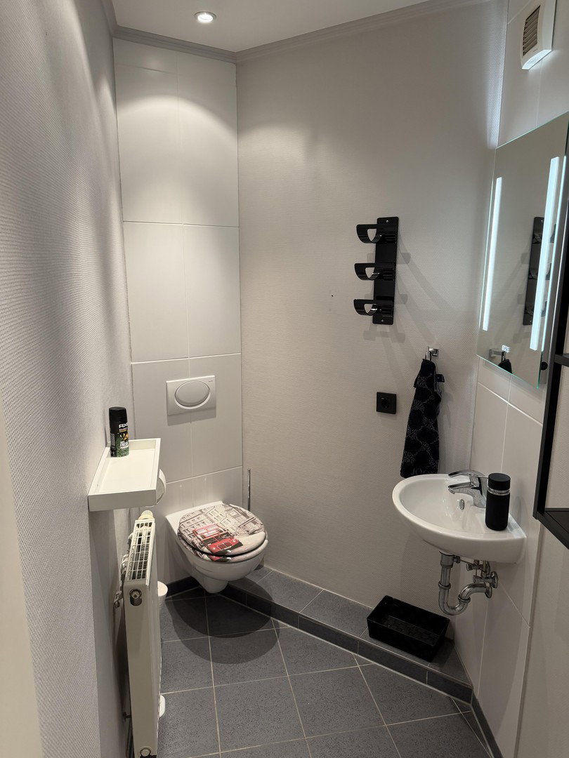 Foto 7 von 12 — Modernes Wohnen in Sasel: 3,5 Zimmer, Südwest-Balkon, Aufzug & 2 TG-Plätze