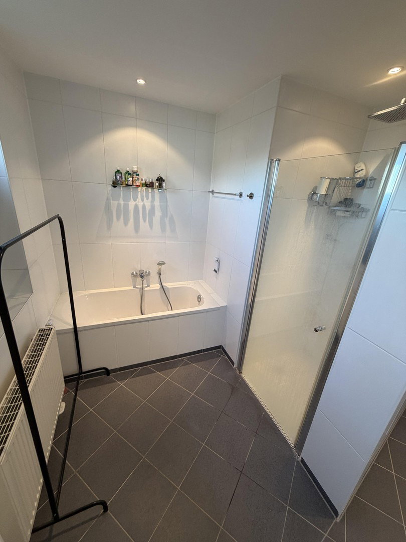 Foto 10 von 12 — Modernes Wohnen in Sasel: 3,5 Zimmer, Südwest-Balkon, Aufzug & 2 TG-Plätze
