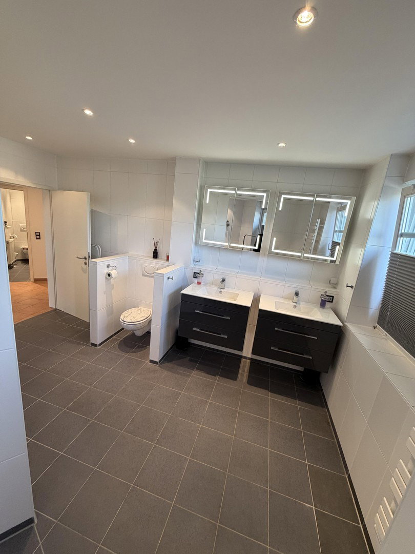 Foto 8 von 12 — Modernes Wohnen in Sasel: 3,5 Zimmer, Südwest-Balkon, Aufzug & 2 TG-Plätze