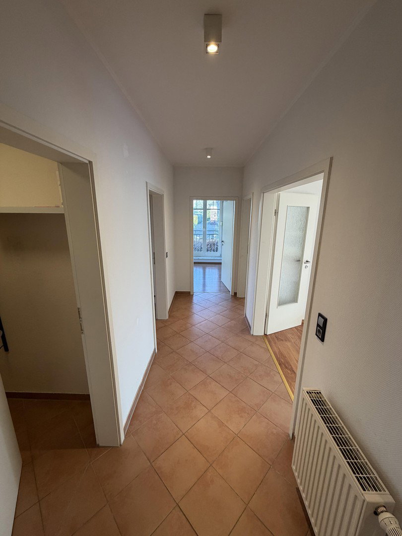 Foto 11 von 12 — Modernes Wohnen in Sasel: 3,5 Zimmer, Südwest-Balkon, Aufzug & 2 TG-Plätze
