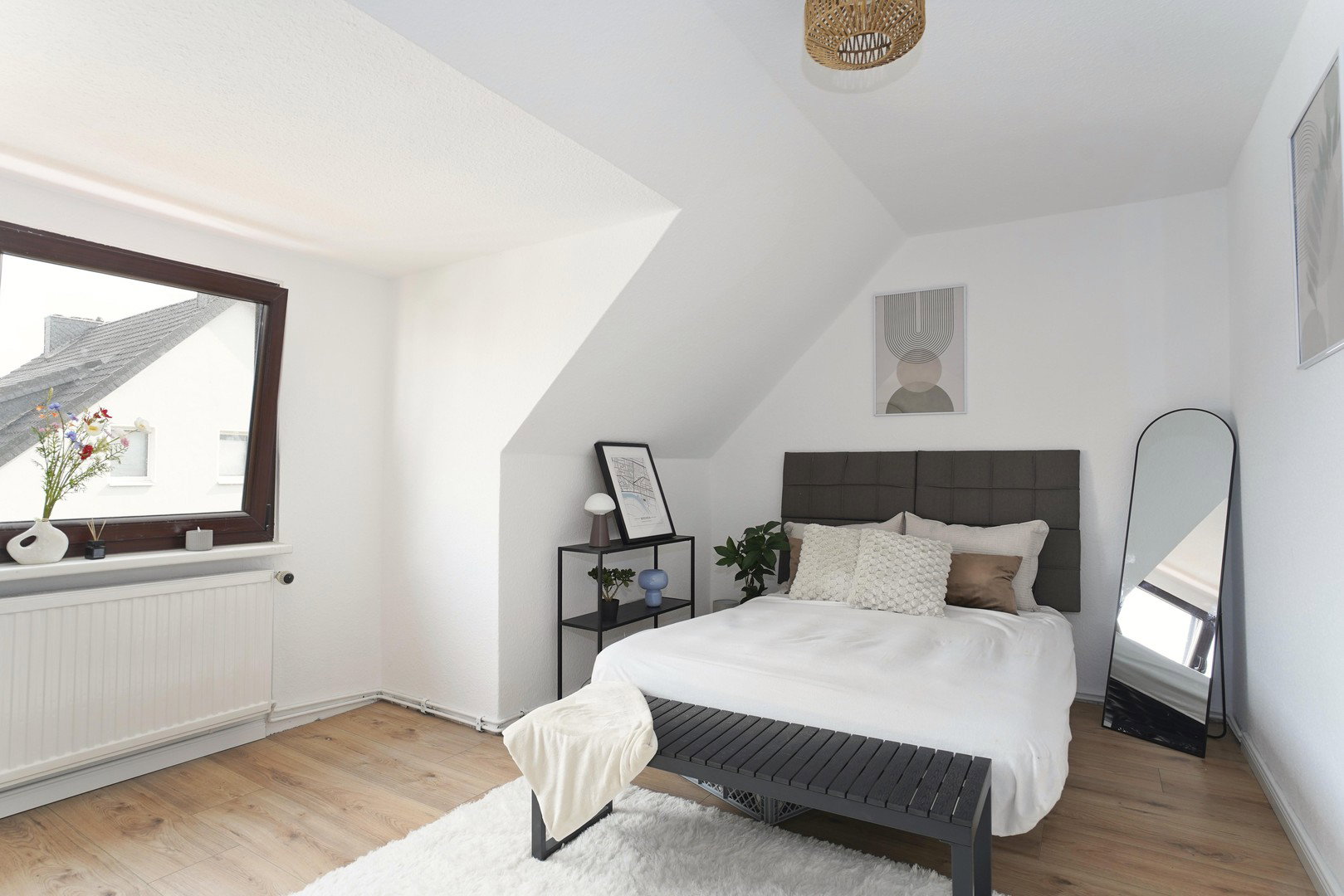 Foto 2 von 7 — Modern renovierte 2-Zimmer-Wohnung mit großzügigem Balkon