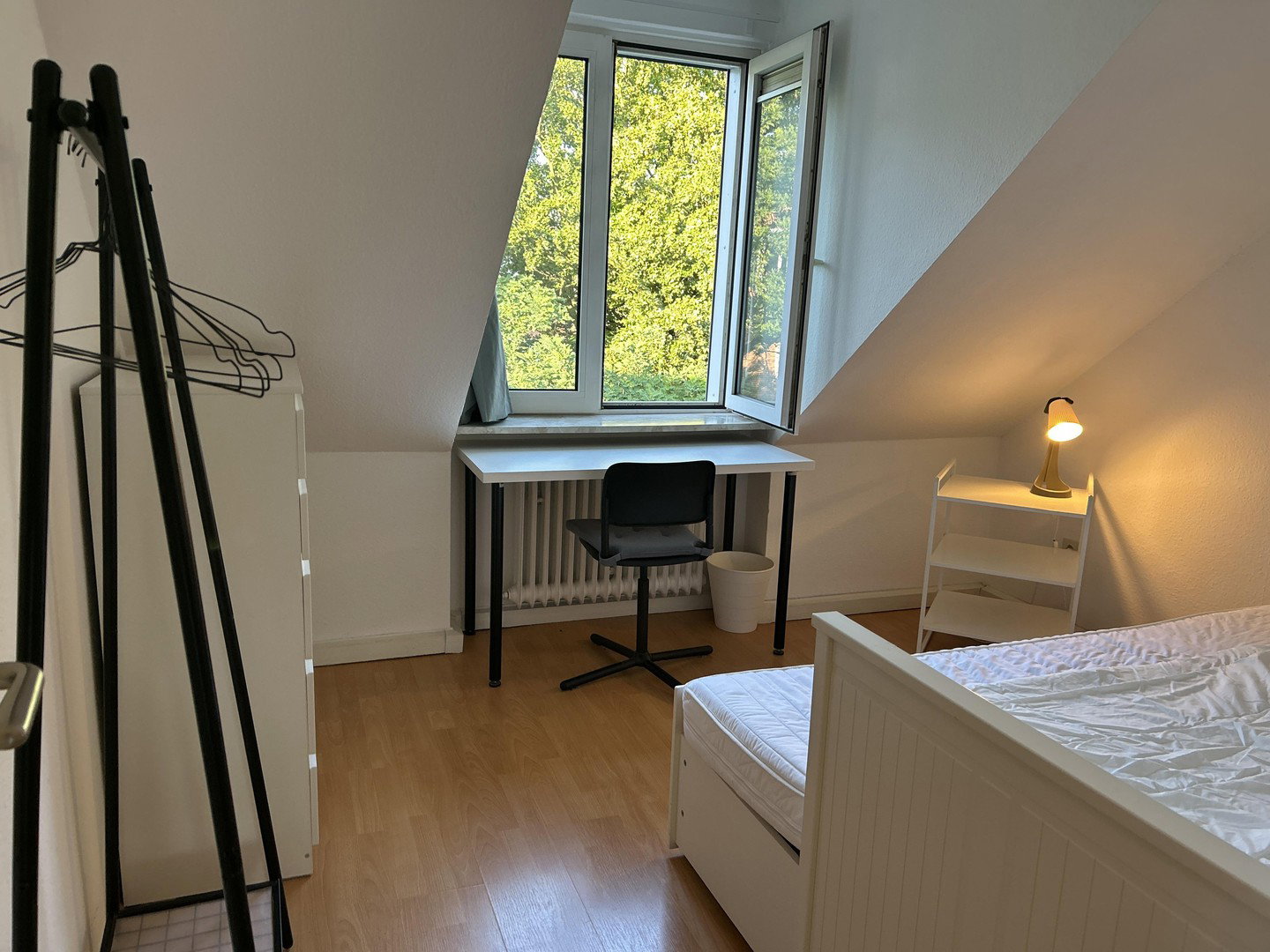 Foto 4 von 10 — Helle 2-Zimmer Whg, bezugsfrei, im Komponistenviertel, provisionsfrei