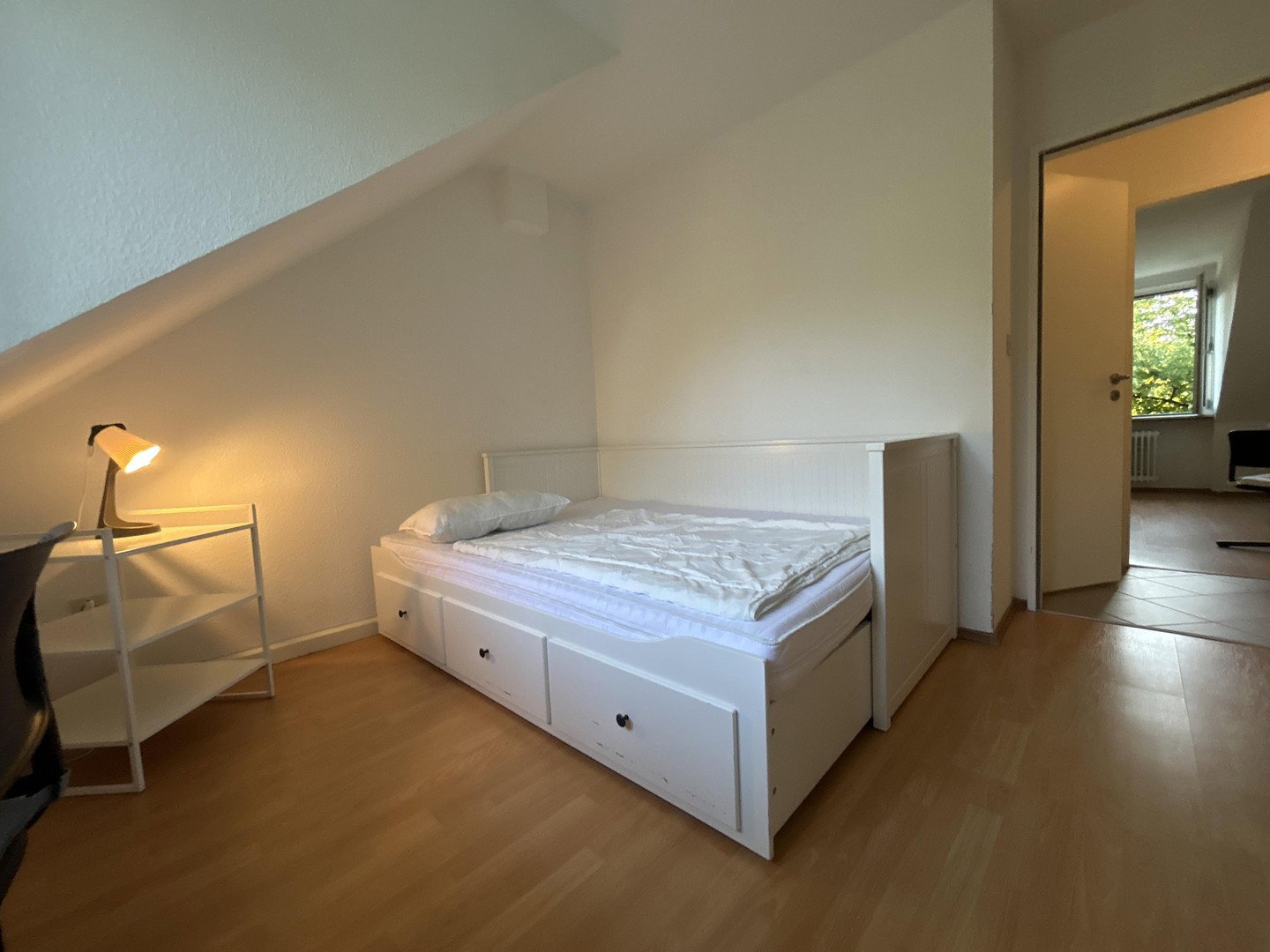 Foto 5 von 10 — Helle 2-Zimmer Whg, bezugsfrei, im Komponistenviertel, provisionsfrei
