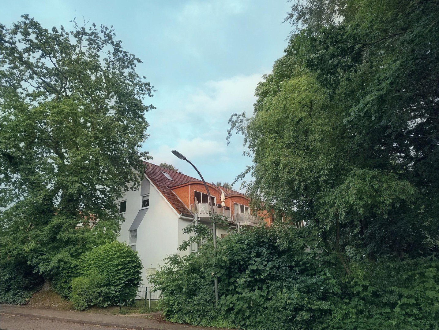 Foto 10 von 12 — Charmante 3-Zi.- Maisonettewhg, TG-Stellplatz ,Garten, Balkon in grüner Lage von Hamburg Meiendorg