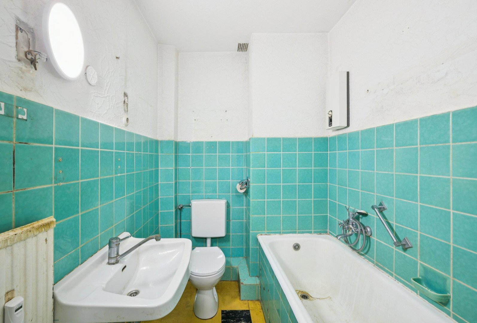 Foto 7 von 8 — Renovierungsbedürftige 3-Zimmer-Wohnung aus Nachlass zu verkaufen