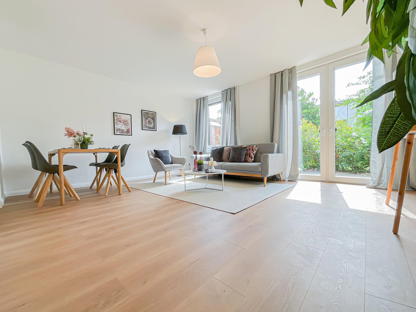 Foto 2 von 10 — Großzügiges Wohnen mit Terrasse und Garten in Hamburg-Schnelsen