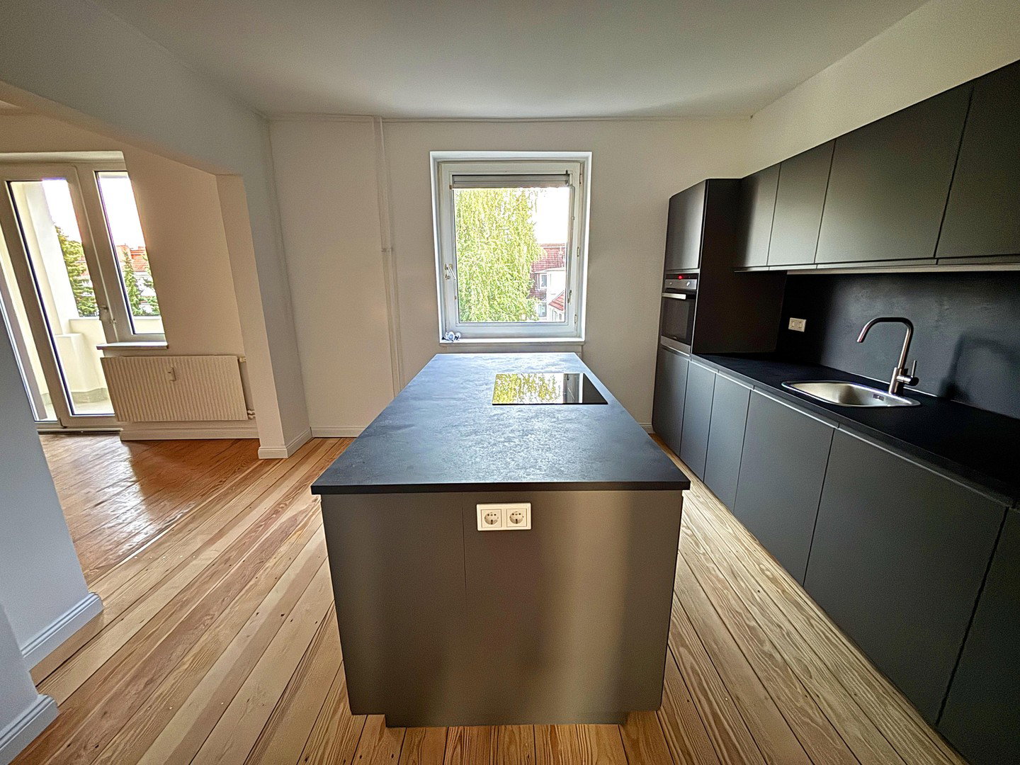 Foto 5 von 12 — Moderne 4-Zimmer ETW mit Traumküche, Erstbezug nach Sanierung, ohne Courtage