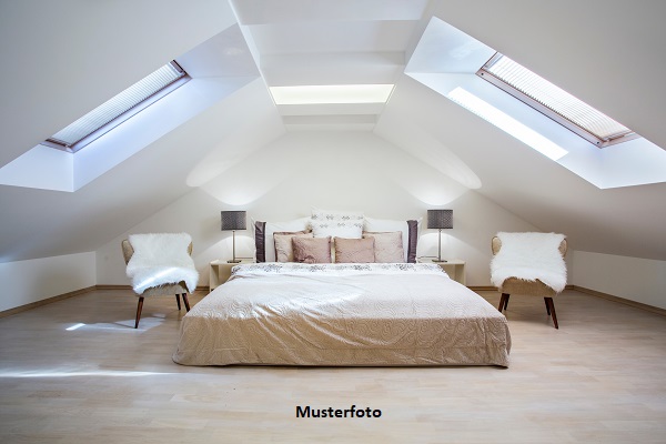 Foto 1 von 1 — 2-Zimmer-Wohnung mit Balkon im gepflegten Mehrfamilienhaus