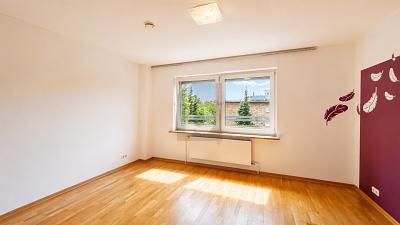 Foto 4 von 6 — WOHLFÜHLEN MIT BALKON & TIEFGARAGE