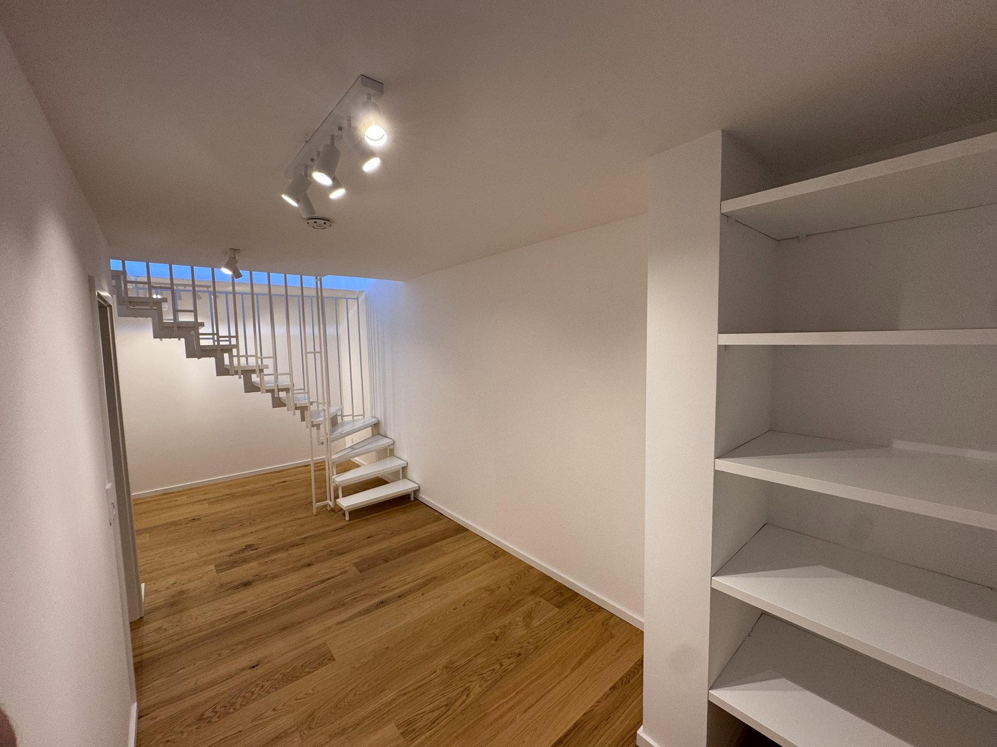 Foto 12 von 12 — Lichtdurchflutete 2,5-Zimmer-Maisonette, Terrasse und Garten – frisch renoviert & sofort beziehbar