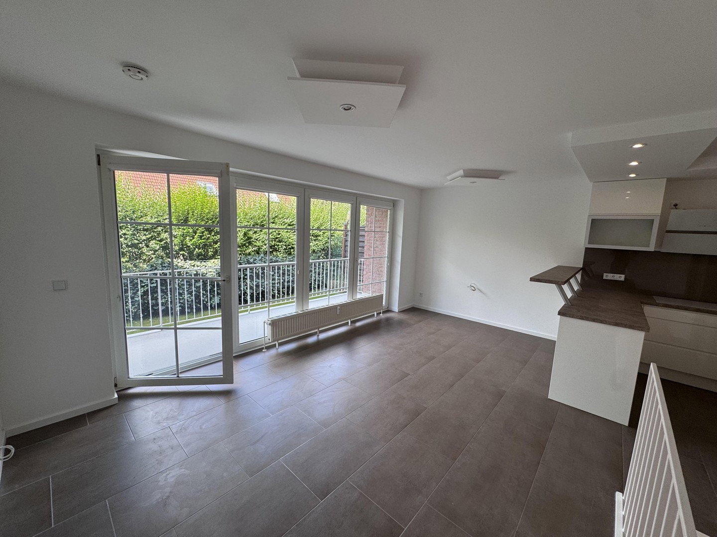 Foto 4 von 12 — Lichtdurchflutete 2,5-Zimmer-Maisonette, Terrasse und Garten – frisch renoviert & sofort beziehbar